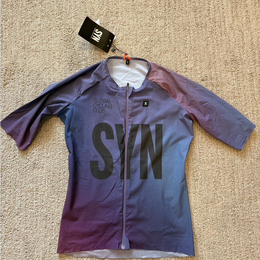 Women's Cycling Jersey NWT. Cannot get in US without tariffs. $250 on site.